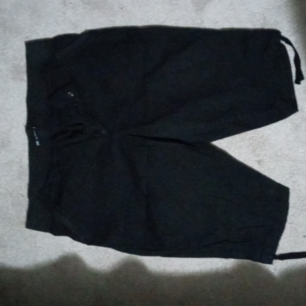 Black capris